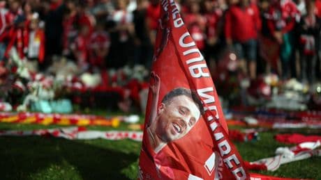 Liverpool eert Diogo Jota bij eerste wedstrijd op Anfield sinds zijn overlijden
