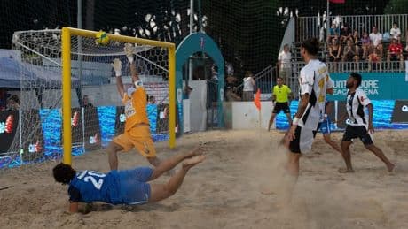Beach soccer - Coppa Italia Q8 al Napoli: una notte magica a San Benedetto del Tronto