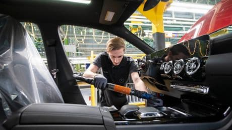 Zulieferer von Porsche und Mercedes insolvent: Betrieb blickt in ungewisse Zukunft