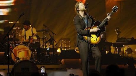 El folk pop luminoso y sensible de The Lumineers brilla en su regreso a Bilbao
