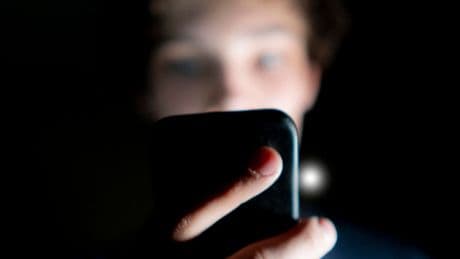 ‘Travel Hack’ — Do Not Use These Networks On Your Smartphone