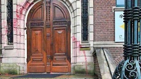 KIT opnieuw beklad, ondanks aftreden directeur