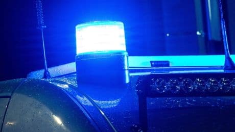 Bremerhaven: Mann verletzt sich an Glasscherben – Hilfe will er nicht