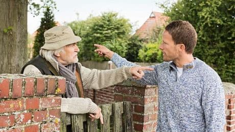 'Neighbour laughed when I made simple request - I just want to sell my house'