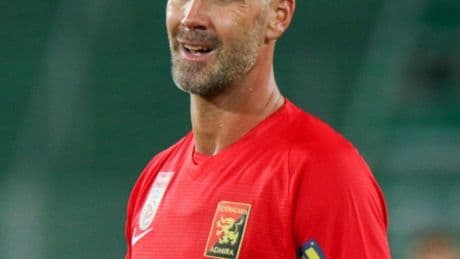 Beanpole ex-Premier League striker, 42, comes out of retirement for shock sport switch to Vikings American football team