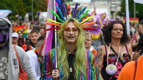 Demos: Tausende beim CSD in Magdeburg - rechter Gegenprotest