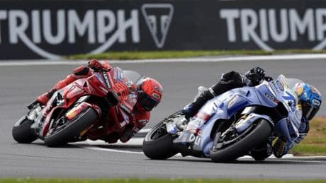 Álex Márquez acaba con el dominio absoluto de su hermano Marc en el sprint de Silverstone