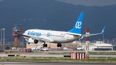 Un avión de Air Europa que iba a Madrid aterriza dos veces de emergencia en Paraguay