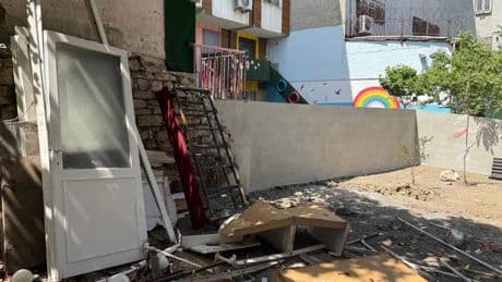 İstanbul'da kreşteki çocuk inşaat alanına düştü!