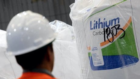Pékin serre la vis sur le lithium, les prix flambent sur les marchés