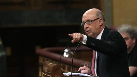 Imputado el exministro Montoro por cambiar presuntamente leyes para beneficiar a empresas