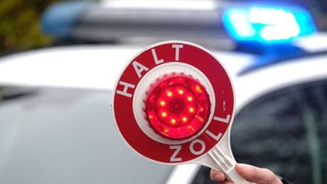 Kriminalität: Zoll findet 225 Stangen Schmuggel-Zigaretten in Auto