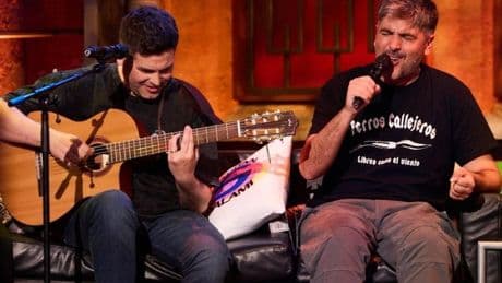 «¿Amaia o Leire?»: los Estopa se posicionan en 'La Revuelta'