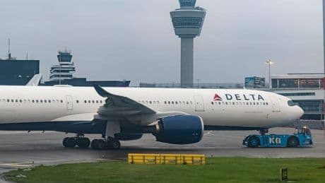 Paura su un volo diretto ad Amsterdam: 25 feriti per forti turbolenze