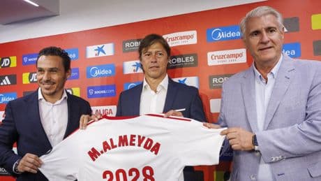 "Almeyda me dijo que venía de rodillas desde Grecia"