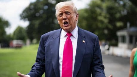 Trump'tan Epstein dosyası ile ilgili sert açıklama! 'Bu saçmalığa balık gibi atladılar'