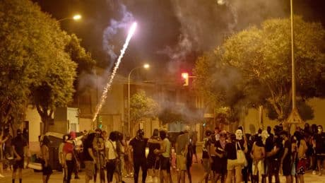 Unruhen nach Angriff auf Rentner (68) - Straßenschlachten in Spanien
