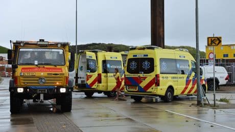 KNRM haalt leerlingen zeilschool in nood van zee bij Scheveningen