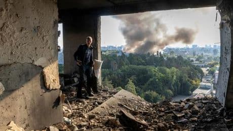 En direct, guerre en Ukraine : après l’attaque aérienne massive de l’armée russe sur Kiev,  Volodymyr Zelensky dénonce « un crime délibéré et une prolongation de la guerre »