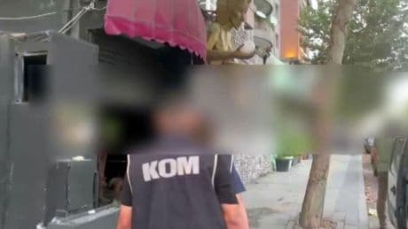 Eğlence mekanı görünümlü kaçak içki imalathanesine operasyon