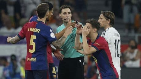 Cambios en el arbitraje: los árbitros de fútbol 'pierden' su segundo apellido