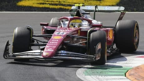 Hamilton lidera el doblete de Ferrari en unos libres en Monza con Carlos Sainz tercero