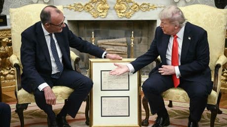 Merz' Gastgeschenk an Trump: "Wirklich sensationell! Ich würd's am liebsten behalten"