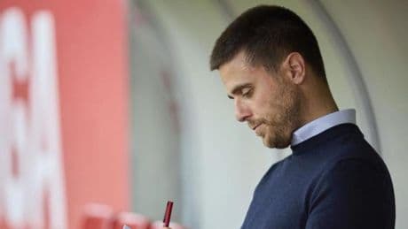 El 'dardo' de Lisci tras el arbitraje en el Oviedo-Mirandés: "Con tener ojos, sobra"