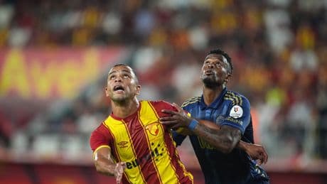 Göztepe-Fenerbahçe maçında 8 dakikada atıldı!! 'Ban yapmadım' dese de kurtulamadı