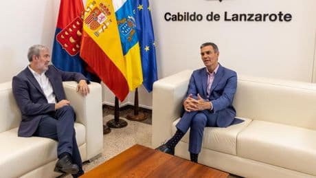 Clavijo pide a Sánchez que acelere el traslado de menas que están "hacinados" en Canarias: "Hay plazas en la Península"