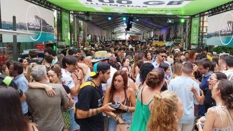 Un colectivo vecinal de Alicante propone crear un recinto festivo para reducir las molestias