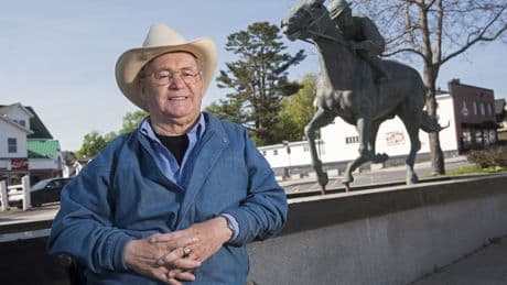 Ron Turcotte, Hall of Fame jockey who rode Secretariat to 1973 Triple Crown, dead at 84