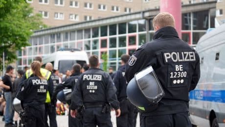 Aktion in Lichtenberg: Protest an Ex-Stasi-Zentrale - gegen Wohnungs-Leerstand