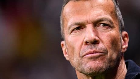 „Ich bin Hoeneß‘ Beleidigungen seit 25 Jahren gewöhnt“, sagt Matthäus. Dann holt er aus