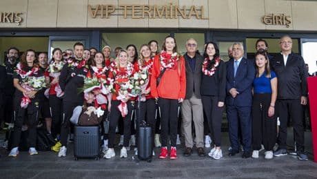 Dünya ikincisi Filenin Sultanları yurda döndü!