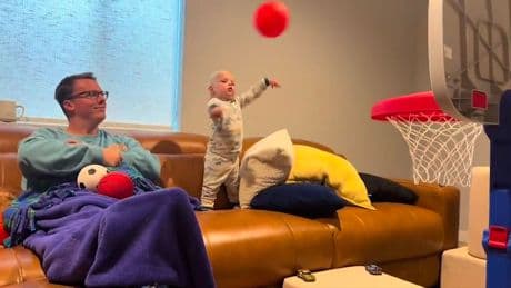 Der nächste Steph Curry? - Baby mit sensationeller Korb-Show