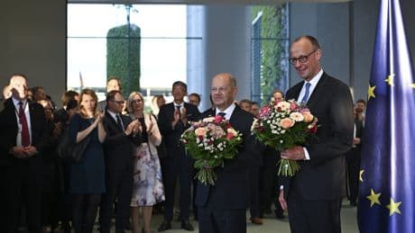 Almanya'da Merz dönemi! Scholz görevi resmen devretti