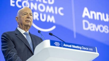 Klaus Schwab, fundador del Foro de Davos, se retira tras 55 años al frente de la institución