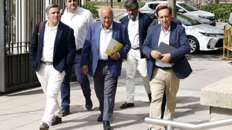 El sector agroalimentario, defraudado tras la reunión con Planas y Cuerpo: &quot;Quieren que comamos microchips&quot;