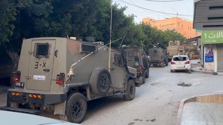 İsrail askerleri Batı Şeria'da bir fabrikaya baskın düzenleyerek 12 Filistinliyi yaraladı