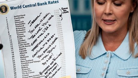 Trump Steps Up Pressure Campaign on Powell With Handwritten Note