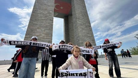 Beşiktaş taraftarları Çanakkale Şehitler Abidesi'ni ziyaret etti