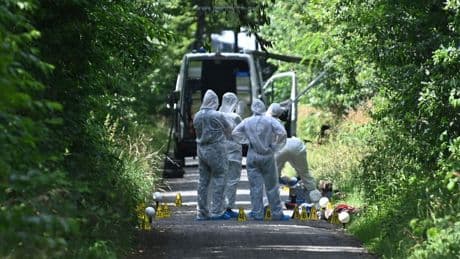 Nordrhein-Westfalen: Passanten finden Frau und Kleinkind tot an Waldweg – Identität unklar
