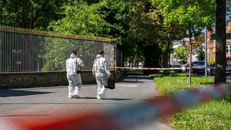 Verdächtiger festgenommen - Rentner (86) in Park in Wiesbaden erstochen