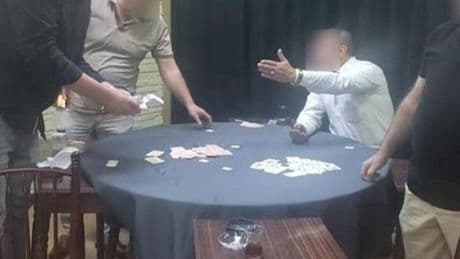 Kumar masasında suçüstü yakalandı: Şimdi geldim