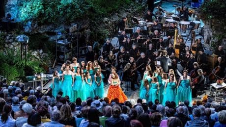 Het openluchttheater is een wereld op zichzelf: ‘Onze backstage is in een grot’