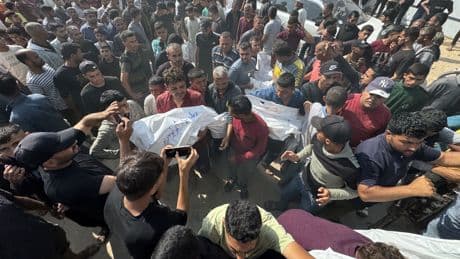 Fransa'da, torunları Gazze'de ölen büyükanneden İsrail hakkında "soykırım" şikayeti