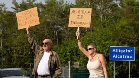 Rechter VS legt detentiecentrum ’Alligator Alcatraz’ stil