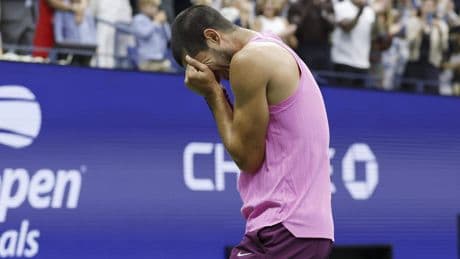 Emotionele Carlos Alcaraz klopt Jannik Sinner in US Open-finale en lost Italiaan af als nummer één van de wereld