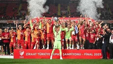 Usta yazardan Galatasaray'a övgü dolu sözler: "Futbolda altın yıllarını yaşıyor!"